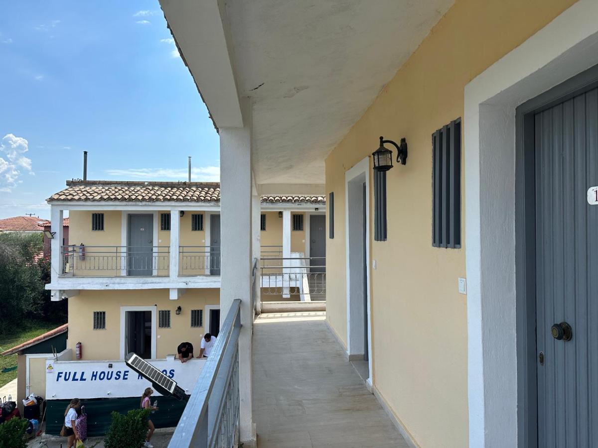 Full House Kavos Hotel Bagian luar foto