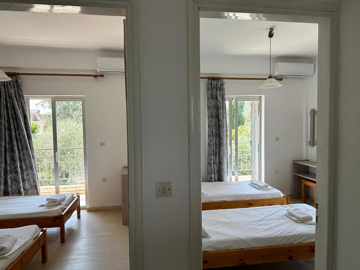 Full House Kavos Hotel Bagian luar foto