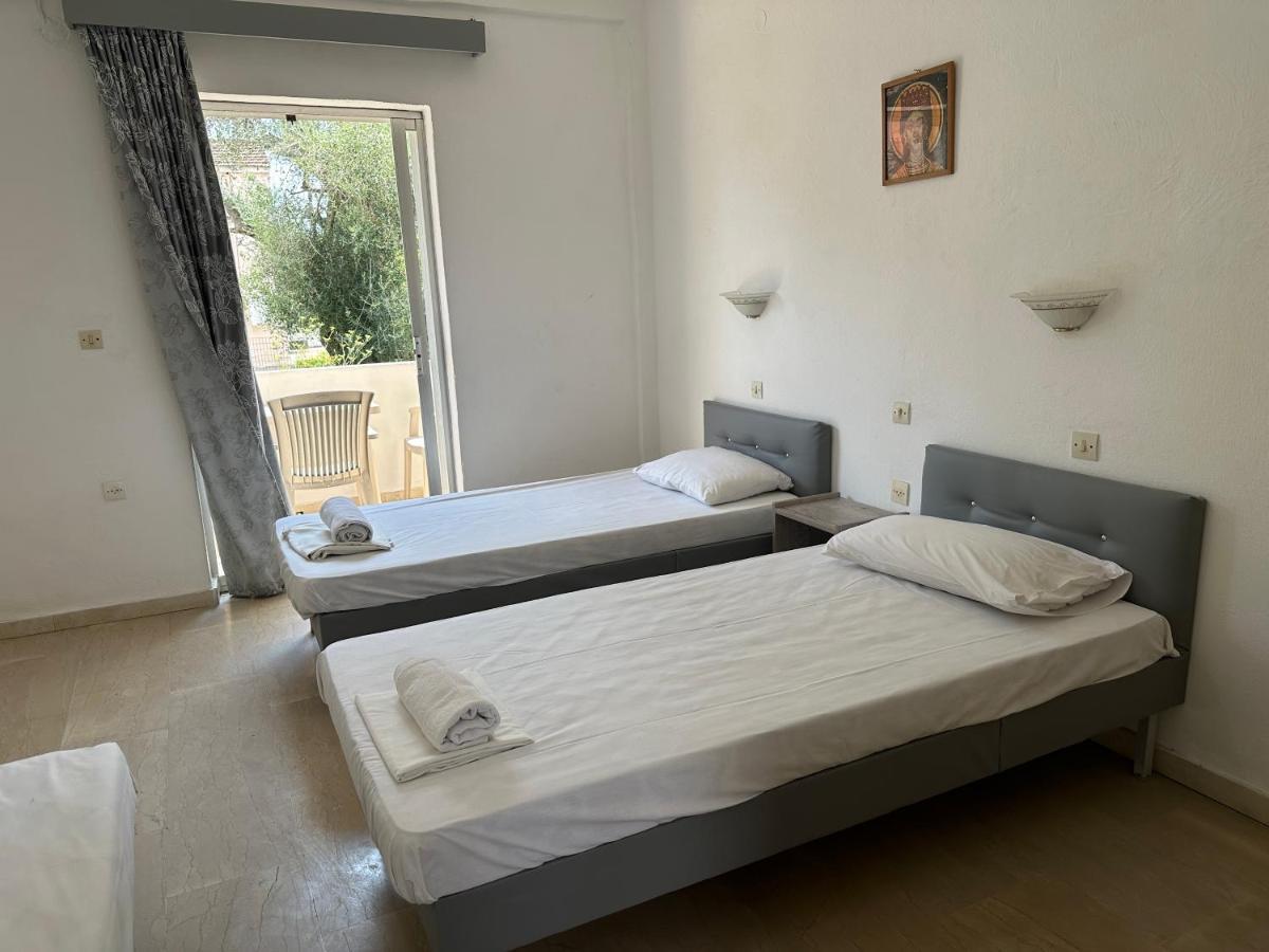 Full House Kavos Hotel Bagian luar foto