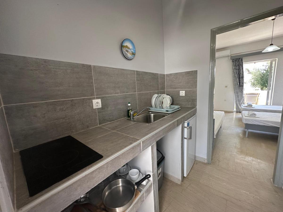 Full House Kavos Hotel Bagian luar foto