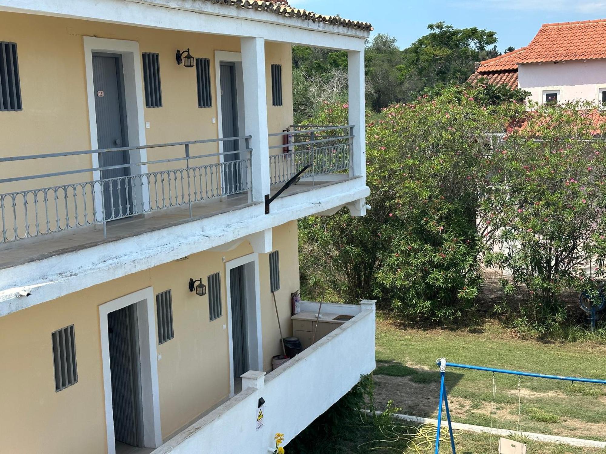 Full House Kavos Hotel Bagian luar foto