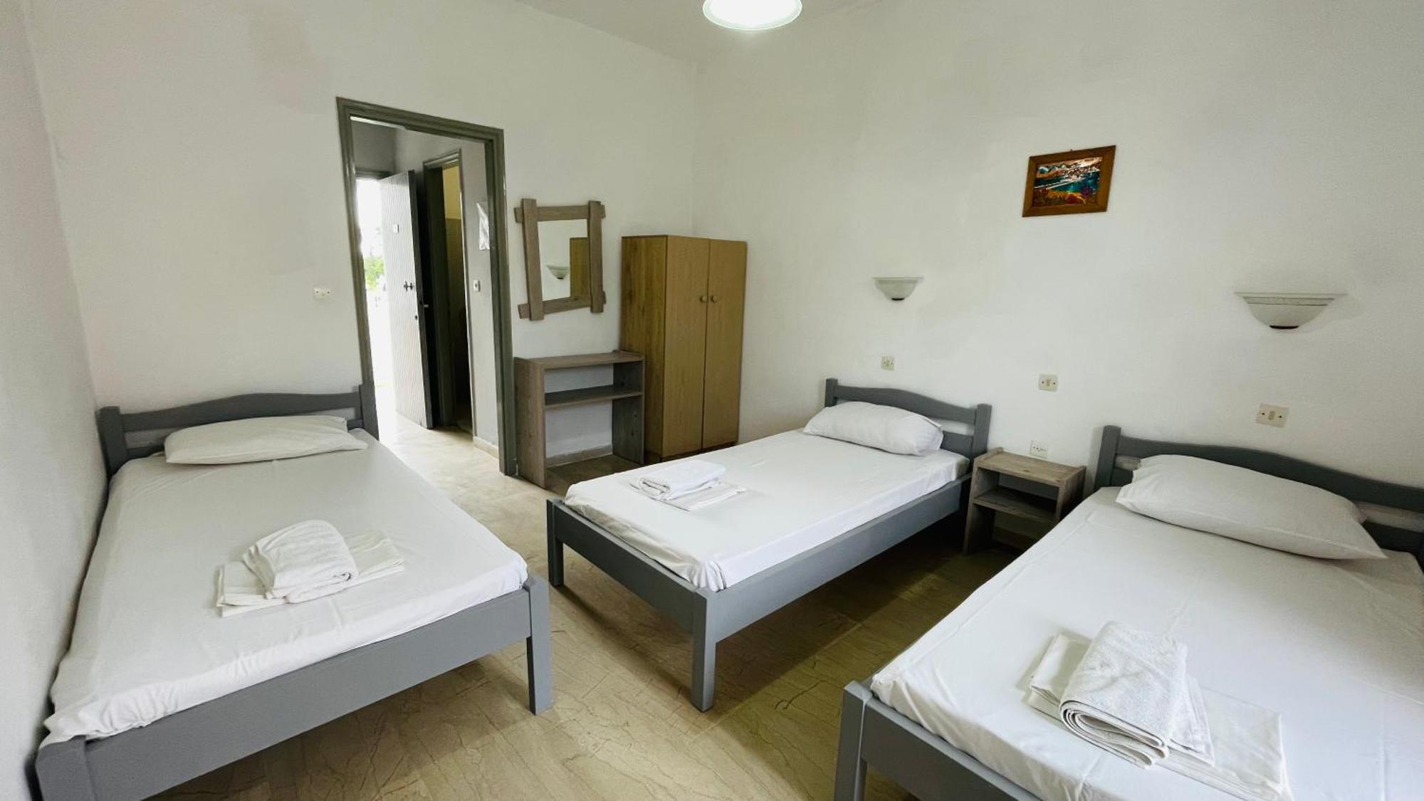 Full House Kavos Hotel Bagian luar foto