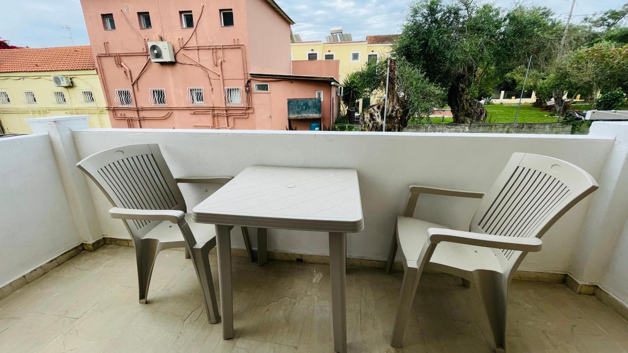 Full House Kavos Hotel Bagian luar foto