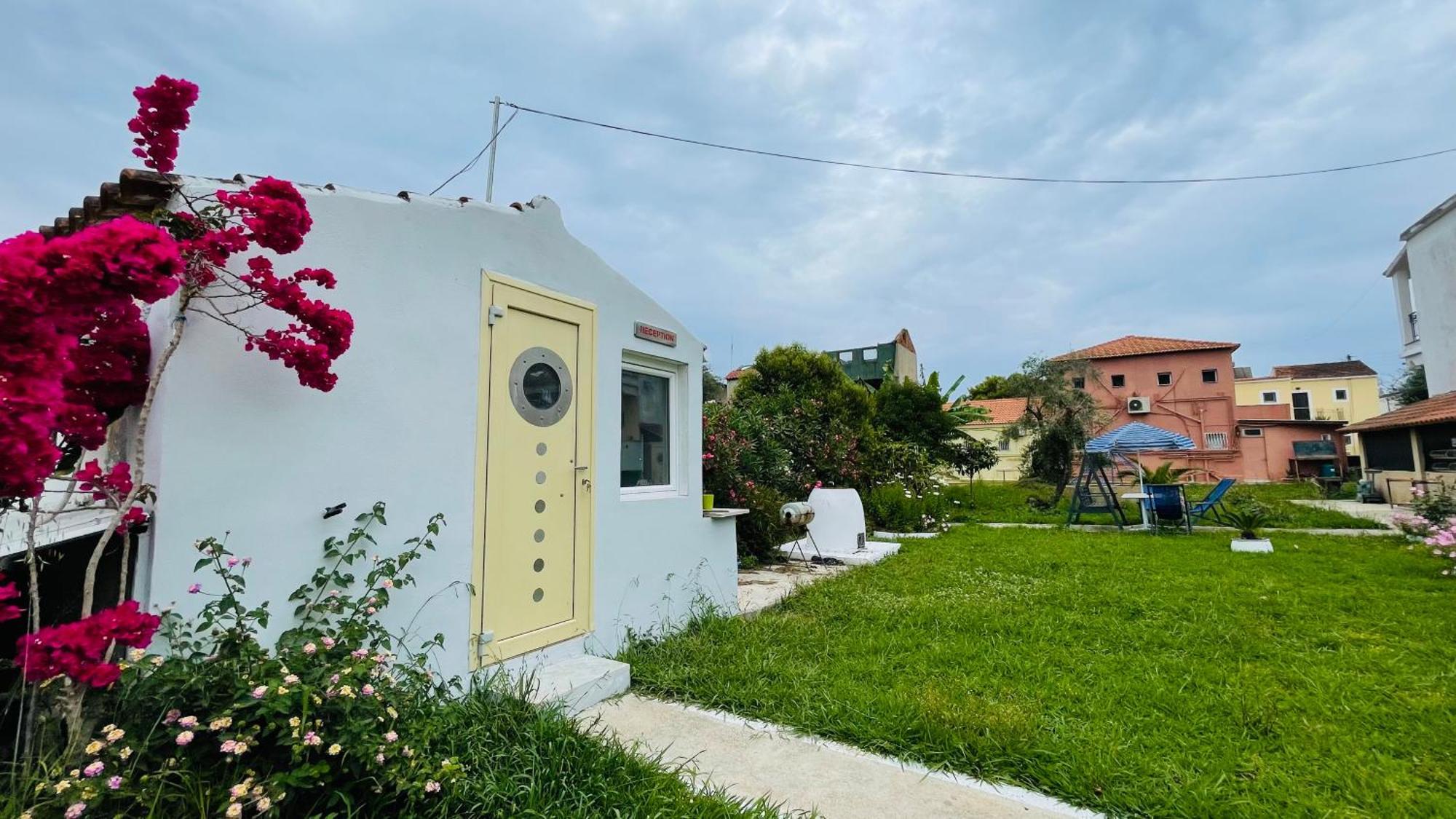 Full House Kavos Hotel Bagian luar foto