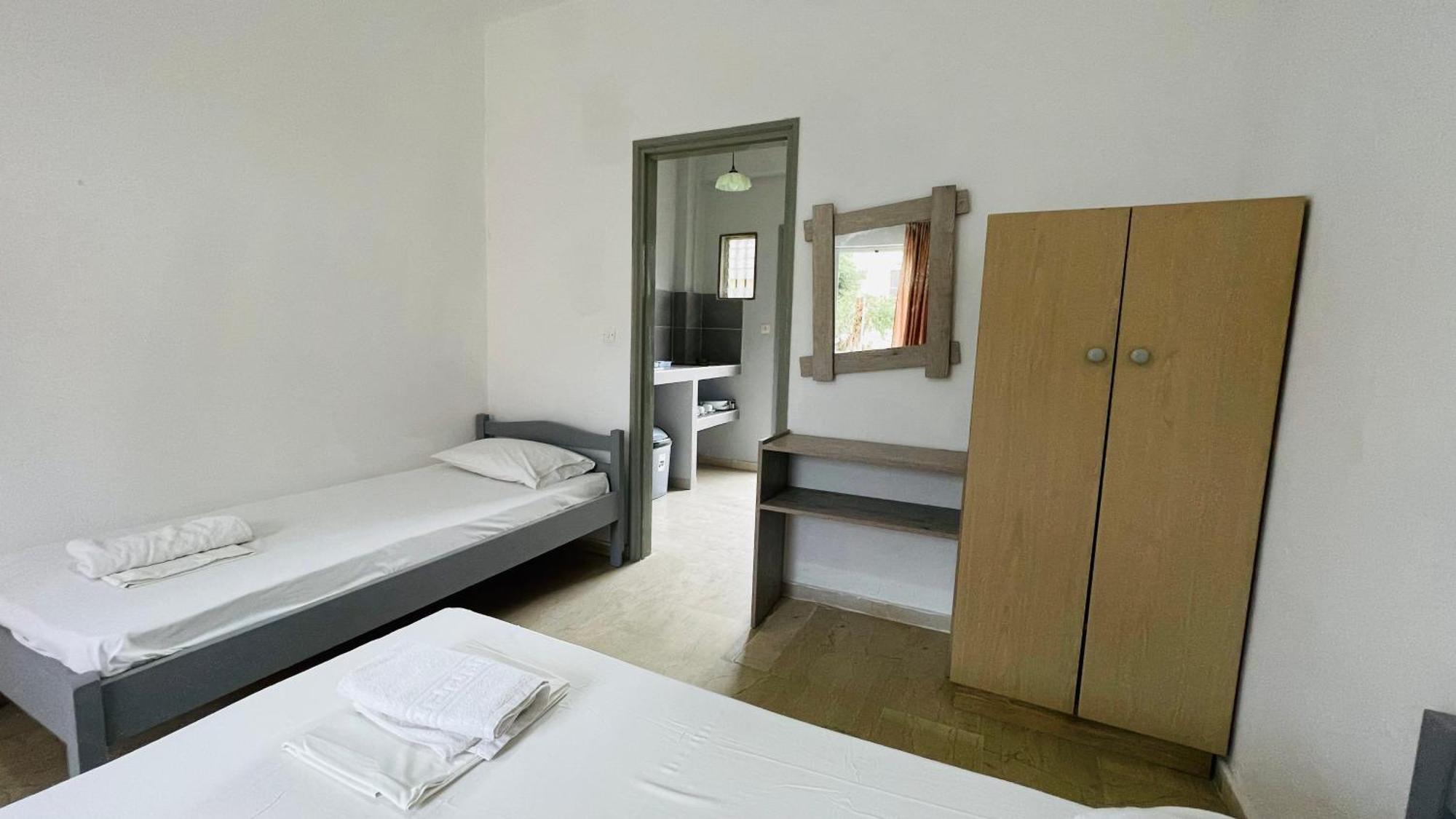 Full House Kavos Hotel Bagian luar foto