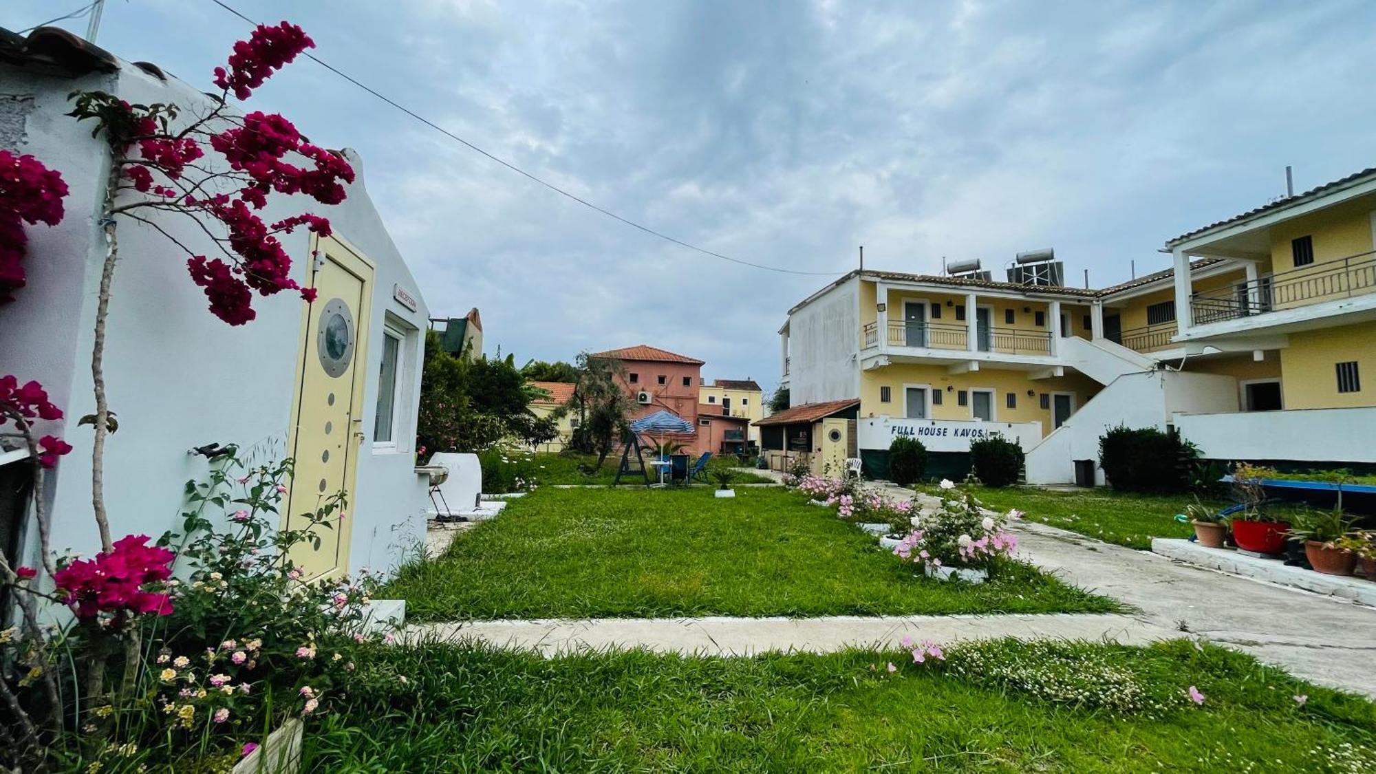 Full House Kavos Hotel Bagian luar foto
