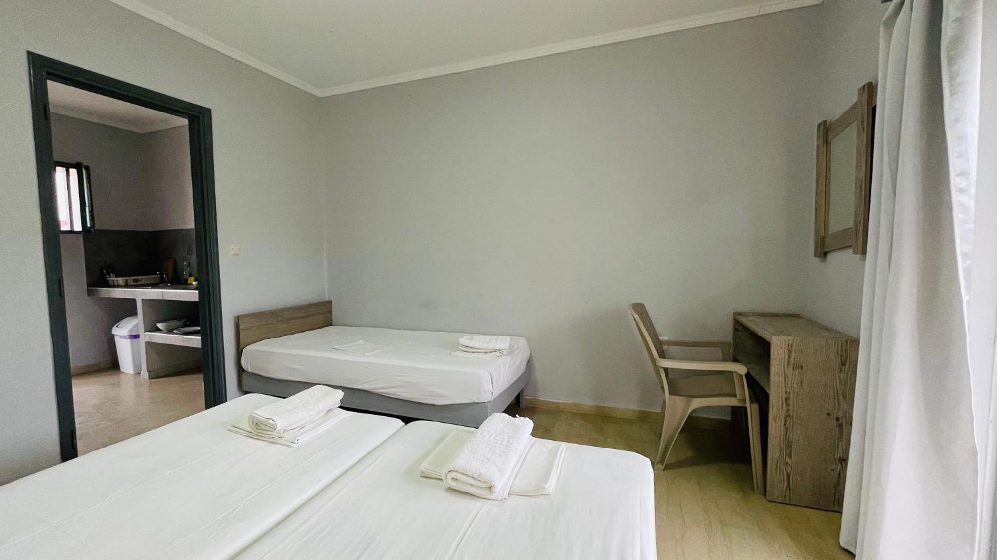 Full House Kavos Hotel Bagian luar foto