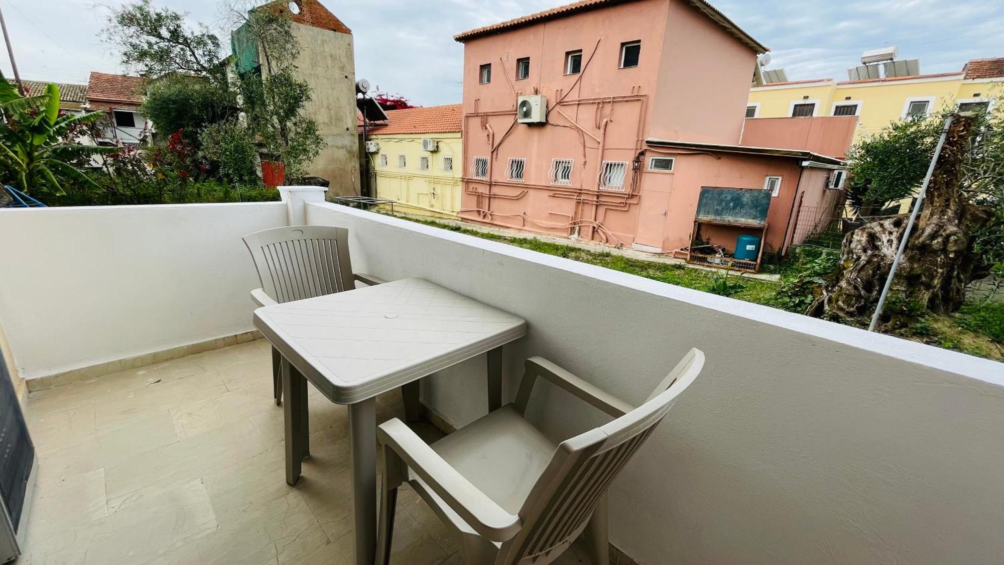 Full House Kavos Hotel Bagian luar foto