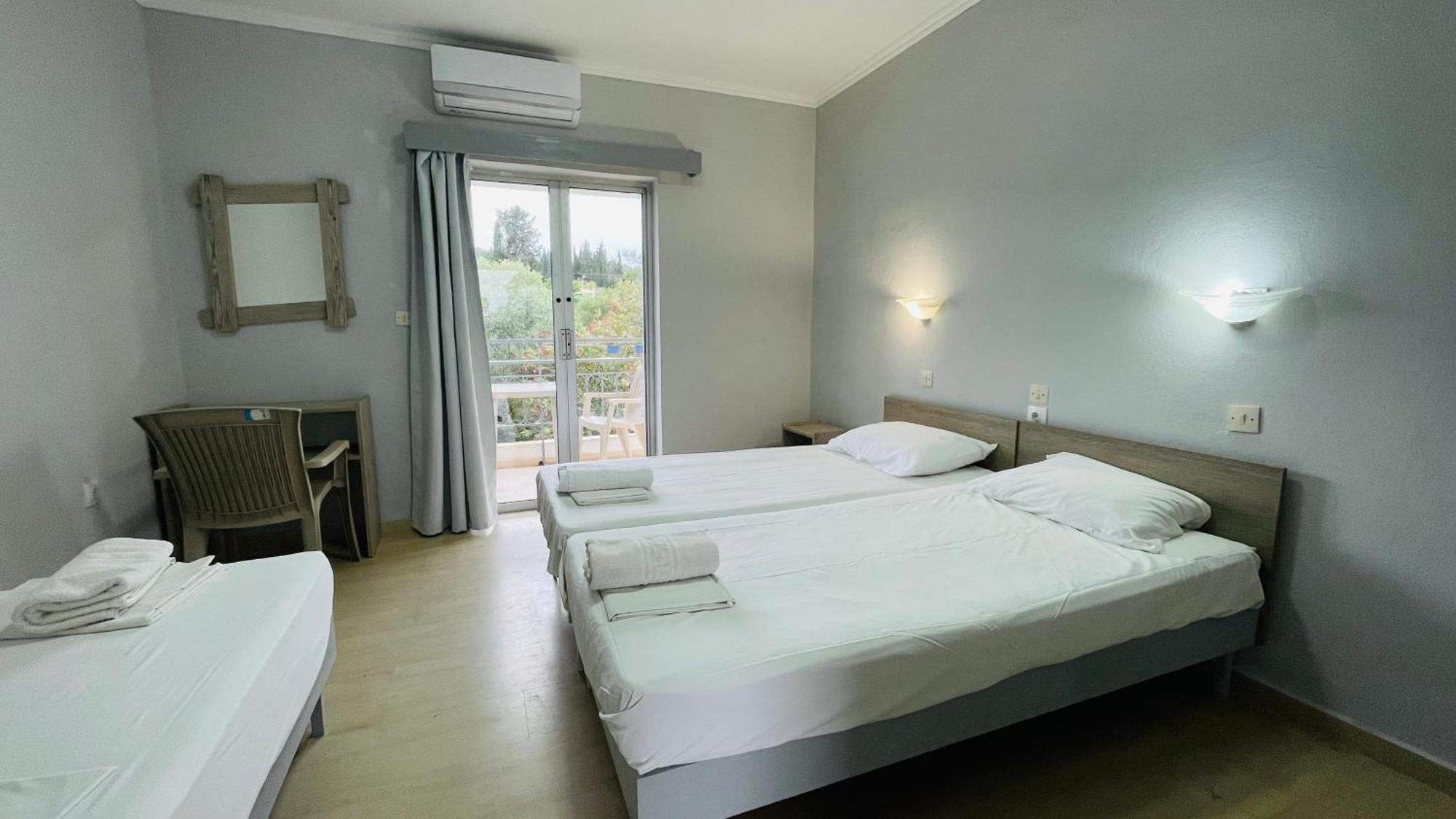 Full House Kavos Hotel Bagian luar foto